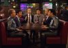 How i Met Your Mother – Ted, Gelecekteki Ted ve Barney ile Tanışıyor HIMYM-The Time Travelers