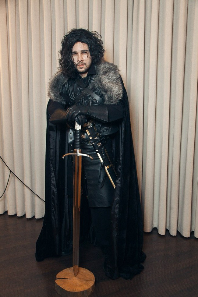 cosplay-gameofthrones-jon-snow-costume-06 ... Jon Snow (Game Of Thrones) cosplayed by UshankaBear. https://www.reddit.com/r/cosplay/comments/3hb6i4/self_im_told_that_i_know_nothing/