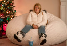 Dizi Takvimi: Mart 2022 The Thing About Pam