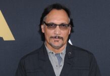 Jimmy Smits, Brooklyn Nine-Nine’a Konuk Oluyor