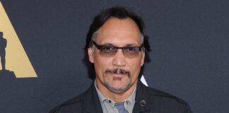 Jimmy Smits, Brooklyn Nine-Nine’a Konuk Oluyor