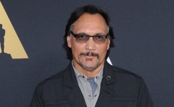 Jimmy Smits, Brooklyn Nine-Nine’a Konuk Oluyor