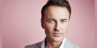 Julian McMahon, Runaways Dizisinin Kadrosuna Dahil Oldu