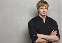 Bradley James, Damien’da Başrolde