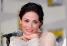 Joanne Kelly, Zoo Kadrosuna Dahil Oldu